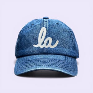 Gorra de béisbol con diseño de punto de cadeneta abullonada en 3D cursiva de Los Ángeles