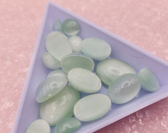 Preciosa Vintage Oval Cabochons - Moonshine Green (01192) | Perfect for costumes, nail art, craft projects and jewellery making |