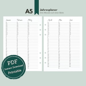Könnte beinhalten: Ein druckbarer A5 Jahresplaner mit drei Monaten pro Seite. Der Planer ist für einen Standard-A5-Ordner konzipiert und hat eine Lochung auf der linken Seite. Die Monate sind in Deutsch beschriftet: Januar, Februar, März, April, Mai, Juni.