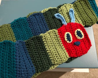 Bufanda de crochet de la oruga hambrienta