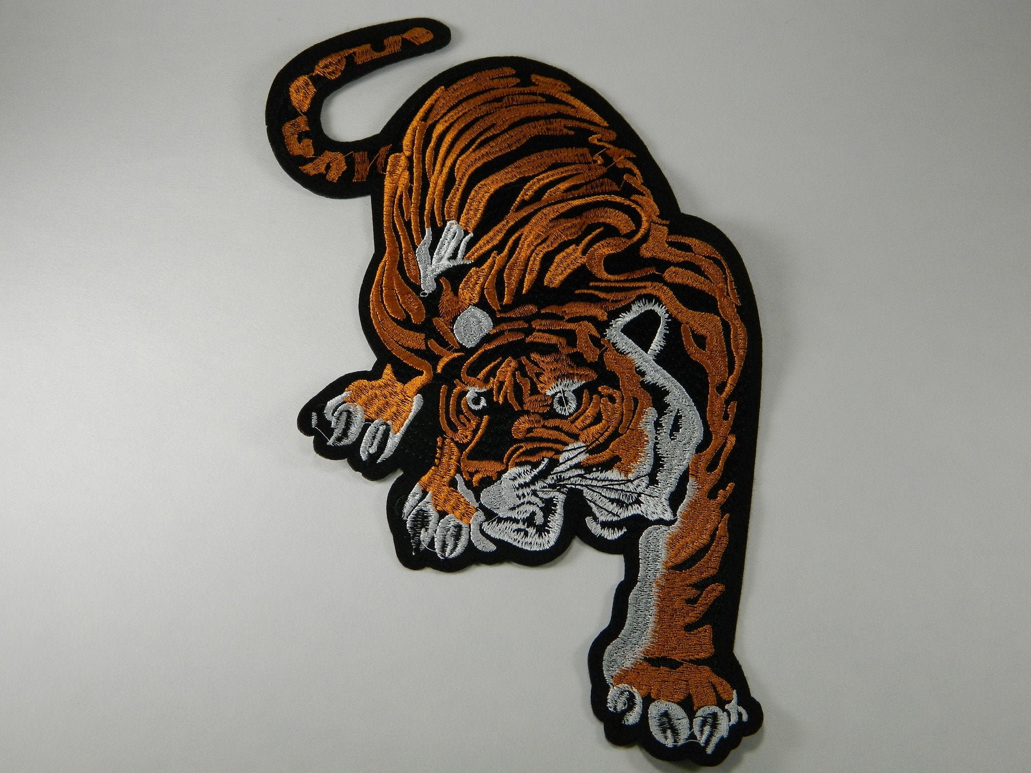 ★onitsuka tiger★ Embroidered Tiger Patch T-Shirt TEE - Onitsuka Tiger | Onitsuka Tiger ONLINE STORE