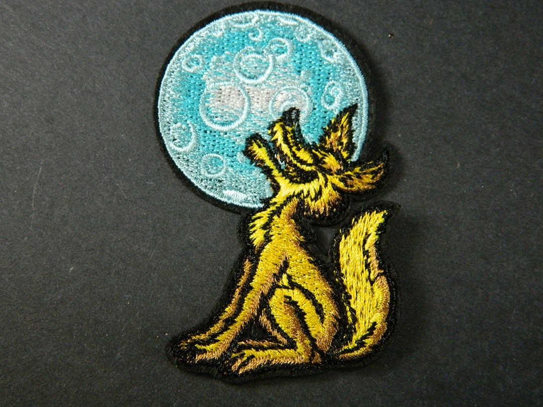Cartoon Wolf Howling at the Moon Iron-on Embroidered Wolf Patch - Wolf ...