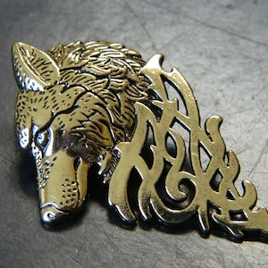 Gold Decorative Dire Wolf Lapel Pin - GoT Stylized Stark Banner Man Pin - Gold Wolf Costume Lapel Pin #B723