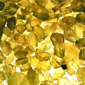 Gul turmalinkristall dravit 4-10 mm 100 karat partier