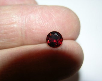 Garnet gemstone faceted 7mm round brilliant red/pink