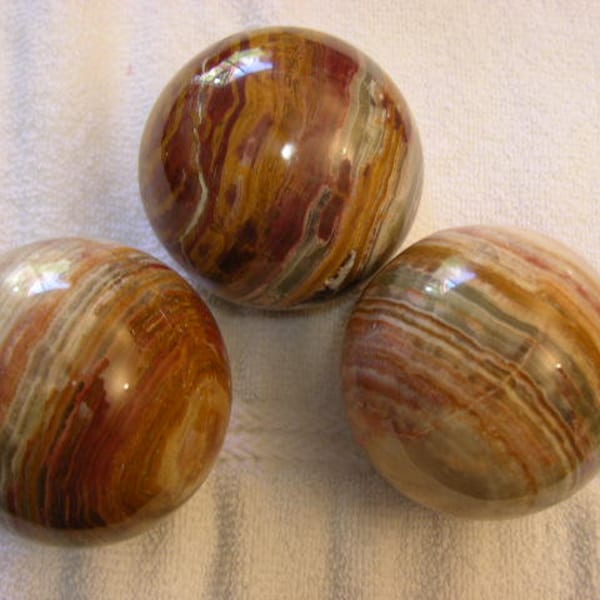 Onyx sphere Bigger 3 inch from banded onyx 1 sphere w/ring stand per lot