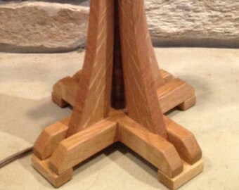 Kingsbow Arden Lamp in Quartersawn Oak