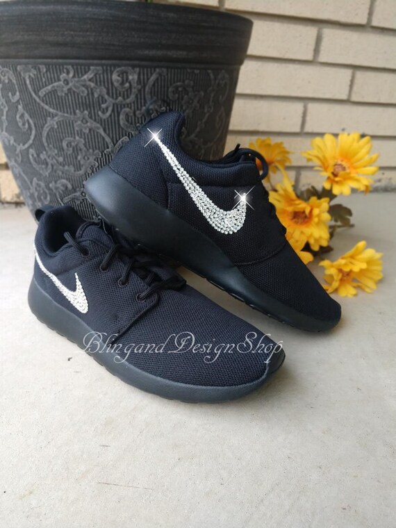 nike roshe one all black womens