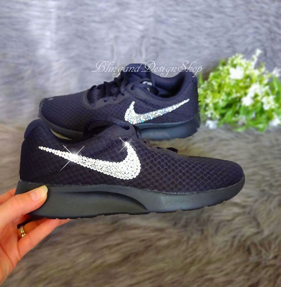 nike tanjun all black womens