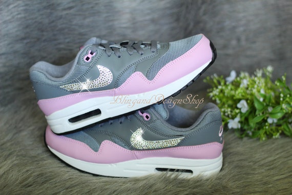 women's nike gray and pink sneakers