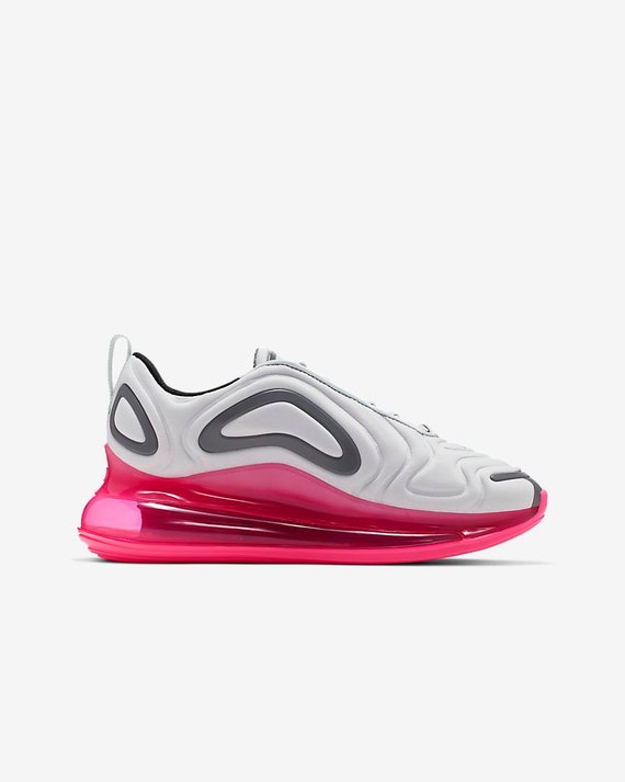 Swarovski Mädchen Womens Air Max 720 weiß rosa Sneakers angepasst mit klaren Swarovski Kristallen Custom Bling Nike Schuhe Swarovski Mädchen Womens Air Max 720 weiß rosa Sneakers angepasst mit klaren Swarovski Kristallen Custom Bling Nike Schuhe