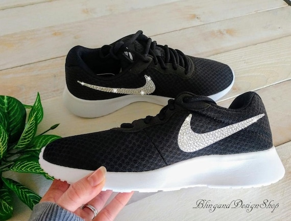 women's nike tanjun black and white