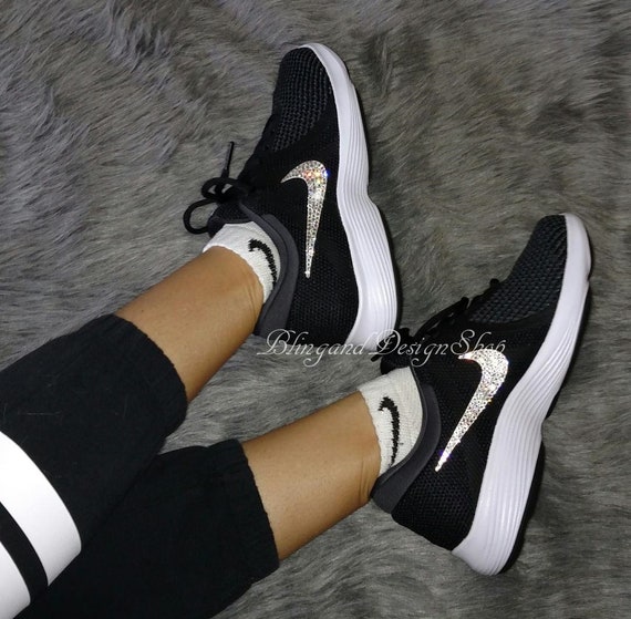 nike revolution black