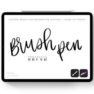 以下が含まれることがあります： 装飾的な筆記と手書き文字のための「Brushpen」というProcreateブラシが表示されたデジタルタブレットの画面の白黒画像。画面の上部に「CUSTOM BRUSH FOR DECORATIVE WRITING + HAND LETTERING」というテキストが表示されています。「Procreate Brush」というテキストはブラシ名の下にあります。「lefty script」というテキストは画面の左下隅にあります。画面の右下隅には2つのアイコンがあり、1つはブラシの白黒アイコン、もう1つはブラシのカラフルなアイコンです。