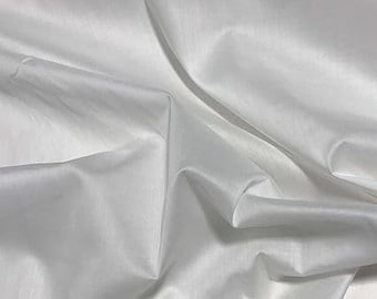 Biała tkanina Nelona Swiss Pima Batiste firmy Spechler-Vogel