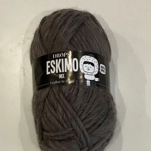 Garnstudio DROPS Eskimo Super Bulky yarn14ply 50g, 100% wool, feltable knitting yarn image 9