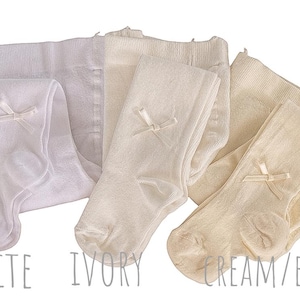 Panty voor babymeisjes met zijden strik – doop, verjaardag of dagelijks gebruik – wit, ivoor of ecru – katoenen panty – handgemaakt en elegant