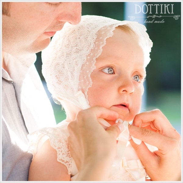 Bonnet de dentelle et de soie de bébé - bonnet de baptême - chapeau de baptême