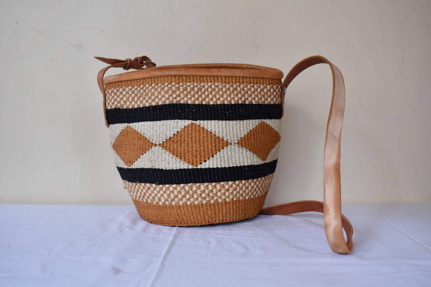 Hand woven sisal kiondoo Crossthe body everyday bag. | Etsy