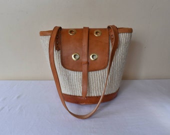 Handwoven sisal tote bag with leather flap . Sisal kiondoo tote bag in natural color