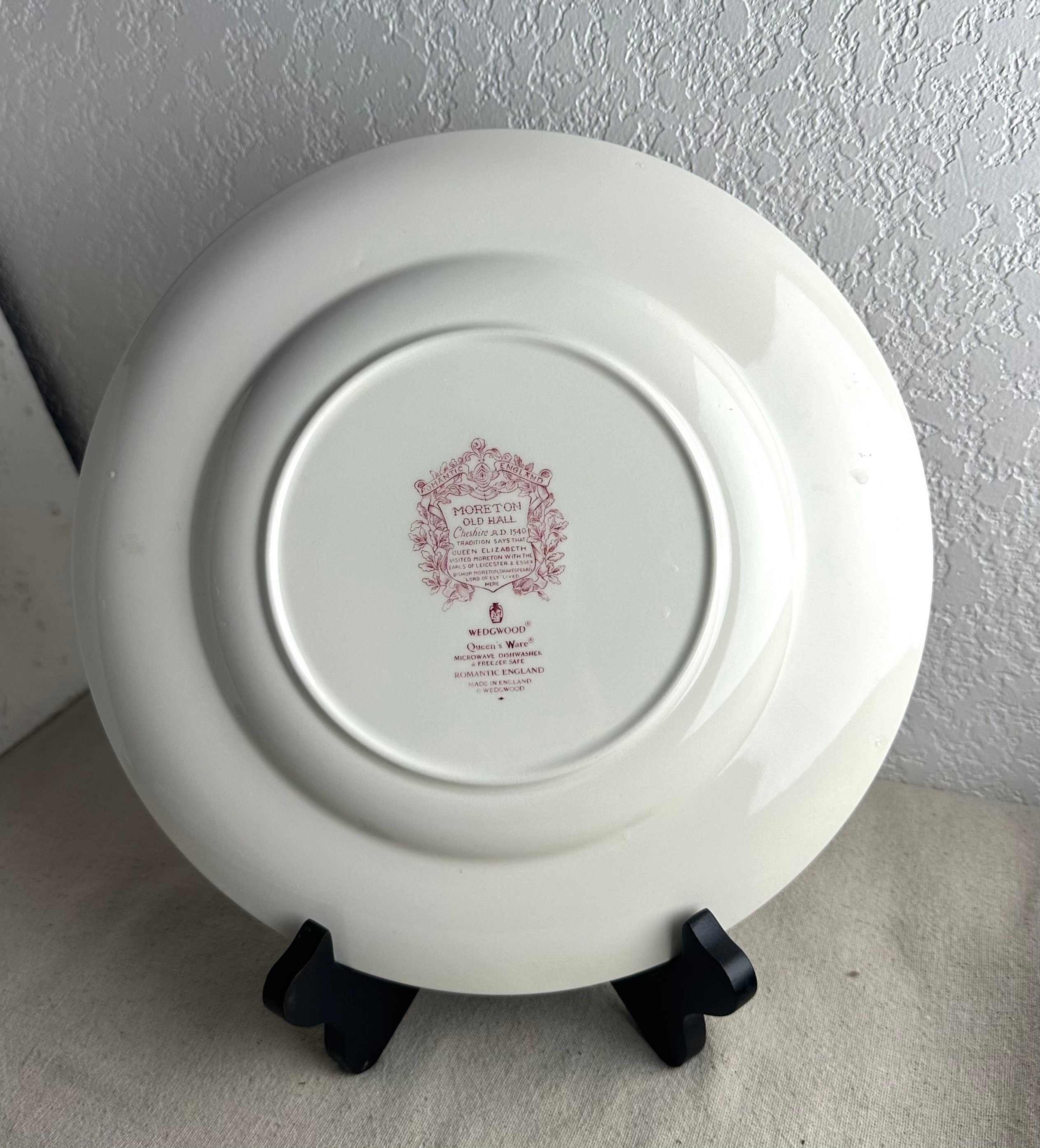 Wedgwood Plate, Moreton Old Hall, Cheshire, Queen