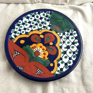 Hand Painted Talavera Plate / Wall Hanging, Mexico, 7 3/4&quot; in diameter, preowned, folk art, unbranded
