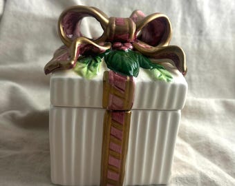 Vintage Possibly Fitz & Floyd Ceramic Holiday Gift Box