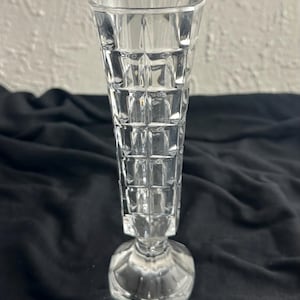 Cristal d&#39;Arques Beauregard 24% Lead Crystal Bud Vase, 6 5/8&quot; tall, 2 1/8&quot; diameter, art decor style, preowned