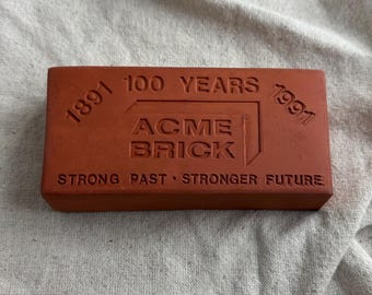 Pisapapeles Acme Brick del centenario, fechado en 1991