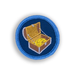 May include: Embroidered patch featuring a treasure chest overflowing with gold coins. The chest is brown with a gold interior, set against a dark blue background. The patch has a light blue border, perfect for jackets, bags, or other fabric items.