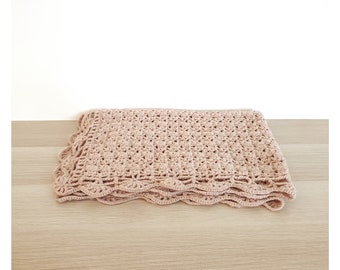 Vintage knitted baby blanket - pink vegetable dye