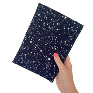 100% Baumwolle gepolsterte Buchhülle | Gepolsterte Buchschutzhülle | Kindle e-Reader Tasche | Letterbox Geschenk | Sternbild