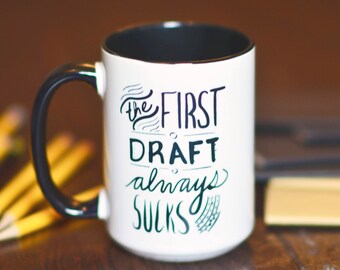 Der erste Entwurf / / akademische Humor hat Becher / / Geschenk für Grad Student / / Nerdy Geschenk / / Statistik Humor / / Abschluss / / Nerd Swag / / Mathematik