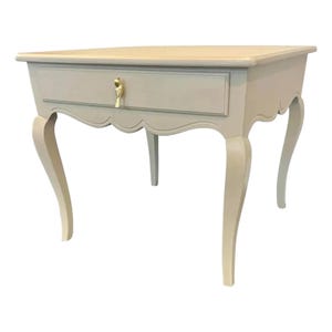 Henredon Solid Wood Side Table with Brass Bird Knob – French Style Accent Furniture