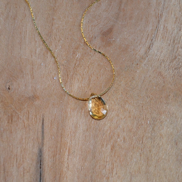 Collier minimaliste goutte plate citrine pierre gemme naturelle pierre de naissance Novembre