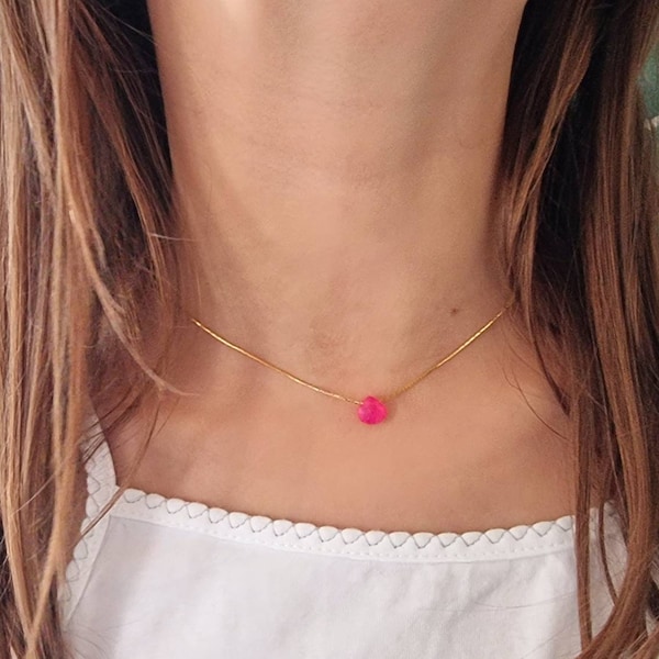 Collier fin minimaliste enfant jeune fille goutte plate pierre calcédoine rose fushia personnalisable vermeil argent 925 plaqué or