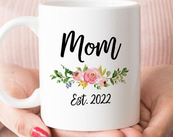 Mom est 2021 or 2022 floral mug, gift for new Mom, Pregnancy announcement reveal, New Mommy Mug (M1703)