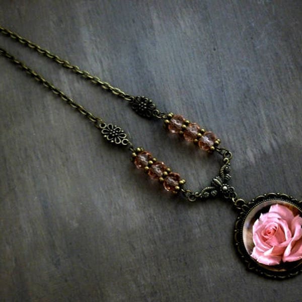 Collier Sautoir cabochon • La rose • collier Rétro vintage collier pendentif cabochon vintage Sautoir rétro vintage romantique BCS*1