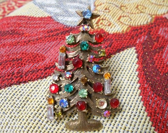 Weiss Signed Viintage Christmas Tree Brooch with 3 Candles