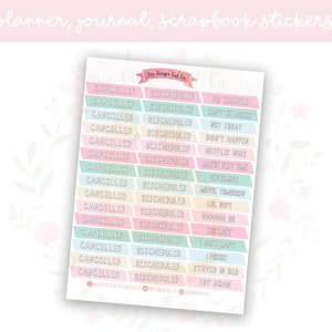 Puede incluir: Una hoja de pegatinas para planificadores de colores pastel con frases como "Cancelado", "Reprogramado", "No hoy", "No sucedió", "Netflix gana", "Tal vez la próxima vez", "Atrasado", "Tal vez mañana", "Lol Espero", "Hahaha 20", "Demasiado perezoso", "No puedo", "Olvidé", "Me quedé en la cama", y "Intenta de nuevo".
