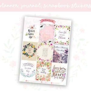 Puede incluir: Una hoja de pegatinas para planificador, diario y álbum de recortes con diseños florales y citas inspiradoras. Las pegatinas presentan frases como "Never Give Up" y "Live Life in Full Bloom" en varias fuentes y colores, rodeadas de bordes florales.
