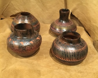 サイン入り 本物のナバホ族の白塗り陶器のカメの飾り ネイティブ