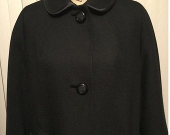 Vintage ladies black wool blend coat/ Peter Pan collar/ ladies vintage coats