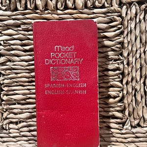vintage 1978 Mead pocket dictionary / Spanish &  English reference dictionary