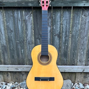 vintage Harmony high gloss wood student acoustic guitar / model 01304