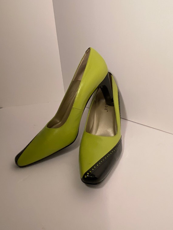 vintage chartreuse and black Parade pumps / ladie… - image 3