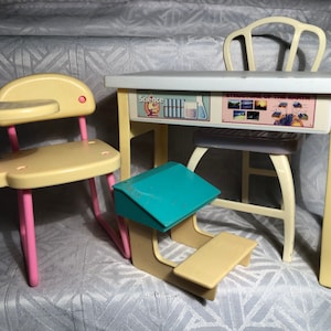 vintage Barbie school house furniture / vintage Barbie accessories / doll furniture /vintage toys