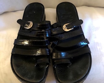 vintage black leather chunky heel Donald J Pliner women’s sandals