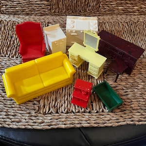 vintage plastic dollhouse furniture / vintage dollhouse  accessories / doll furniture /vintage toys