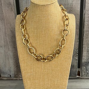 vintage  gold tone link  statement choker necklace